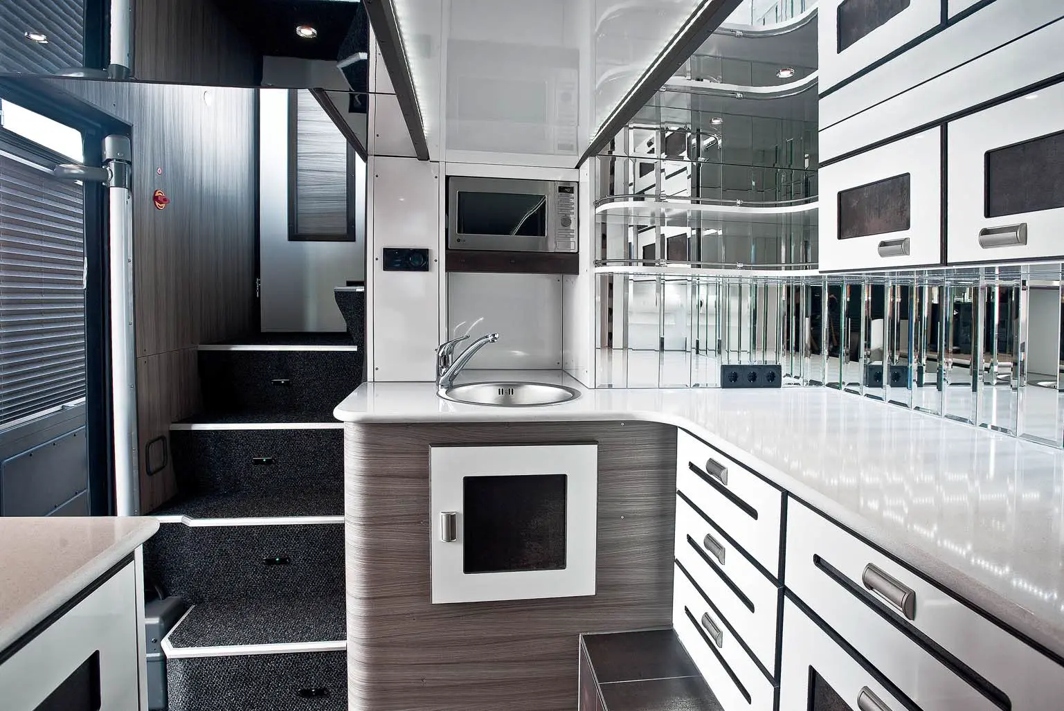 alcatraz-touring-doubledecker-setra-14-bunks-03